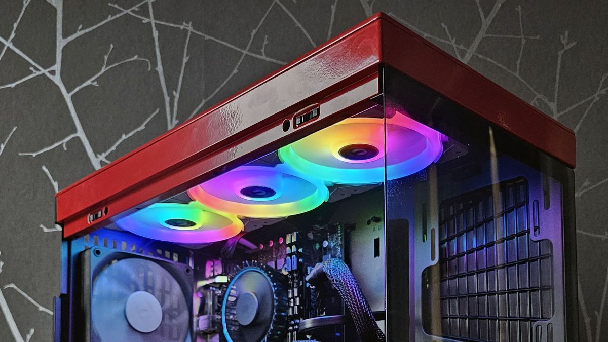 Hands On Hyte’s Y40 Is a Pretty, Affordable PC Show Case Tom's Hardware