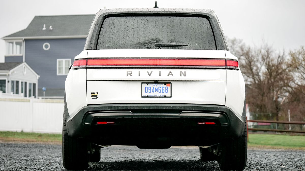 2025 Rivian R1S Tri-Motor test drive review.
