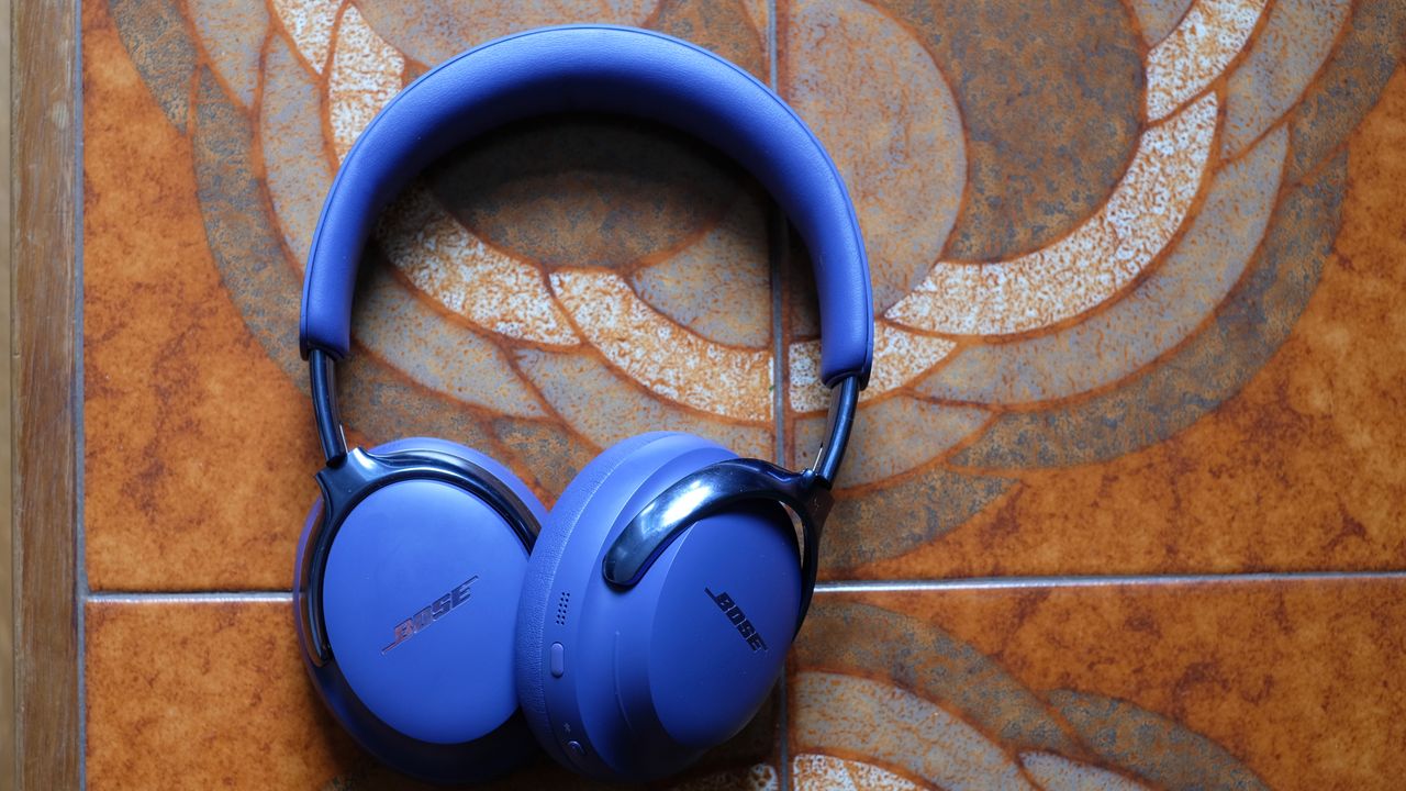 Photograph of Bose QuietComfort Ultra Headphones in Midnight Violet (purple)