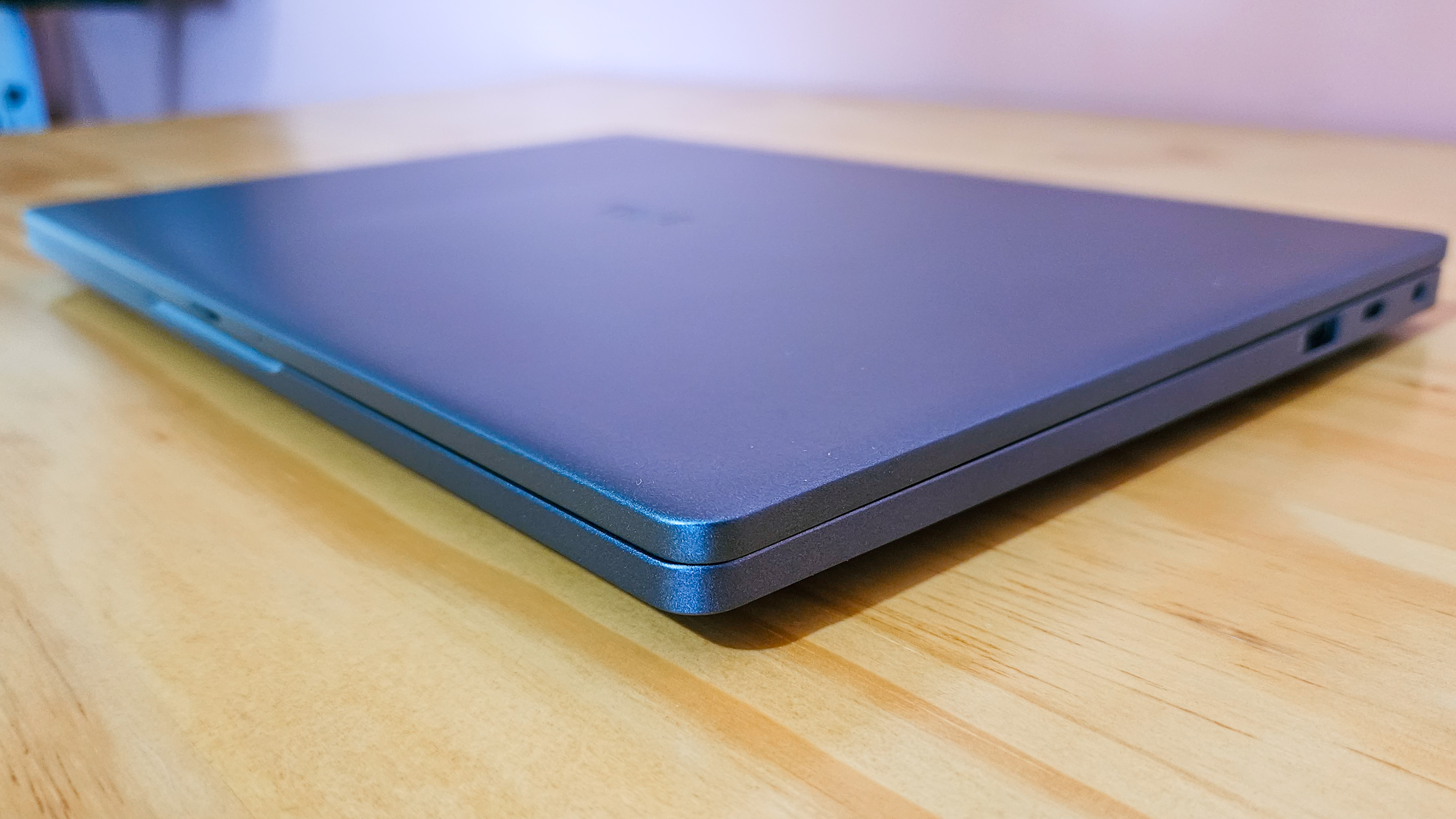 LS-Dell Pro 13 Premium: laptop closed side view