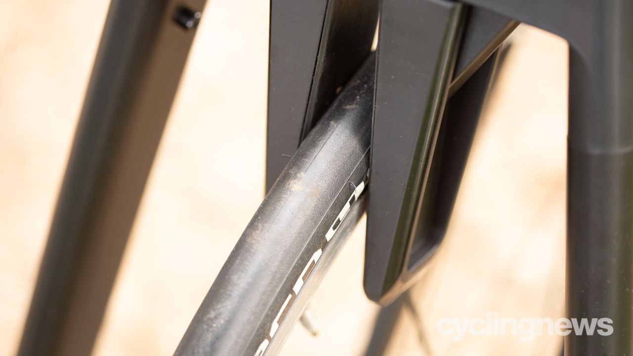 Wahoo Kickr Rollr front wheel retention jaws