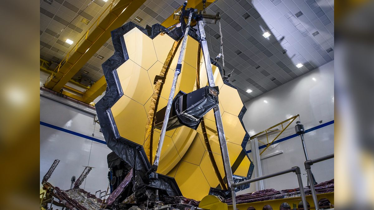 James Webb kosminis teleskopas pradeda rikiuoti auksinius veidrodžius