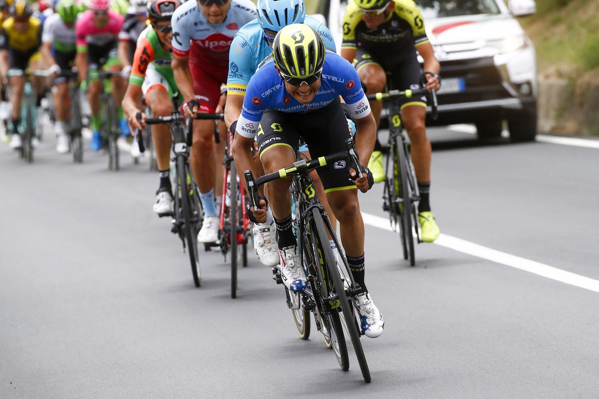 Esteban Chaves tries to chase down the peloton