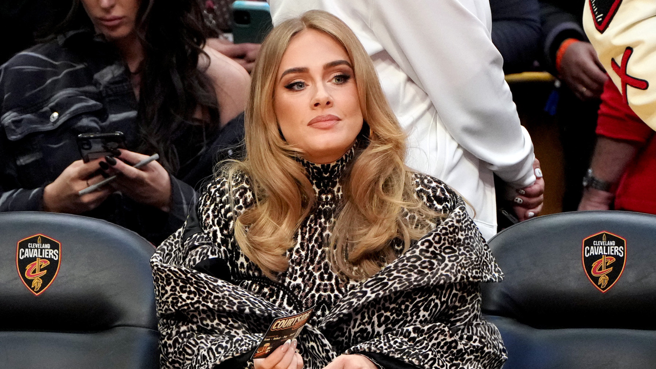 Adele&#039;s viral courtside meme