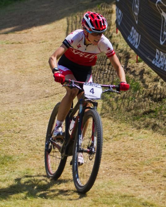 Lea Davison finishing 1st with a nine second lead over Katerina Nash