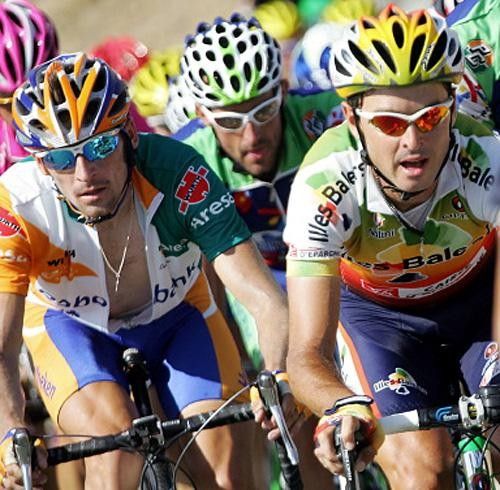 Menchov and Mancebo close to each other