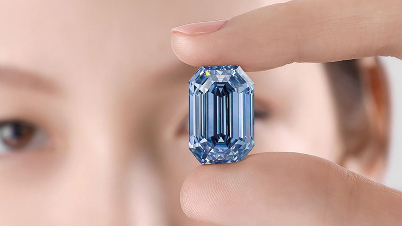 De Beers Cullinan - the rarest blue diamond at auction in Hong Kong -  LUXE.TV 