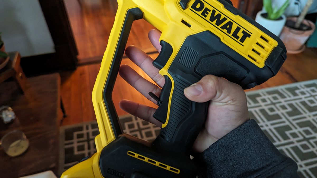 DeWalt 20V MAX Cordless Battery Powered Pruner