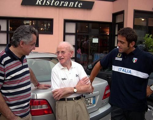 Mengoni holds court Photo: &copy; Cyclingnews