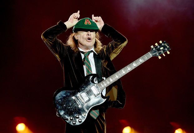 How Angus Young’s “Back in Black” Riff Tricks Your Ear