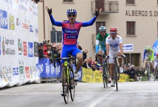 Stage 2 - Cunego sprints to victory at Giro del Trentino