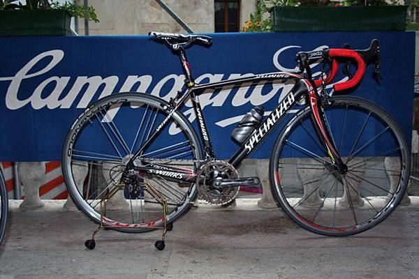 A Specialized Tarmac SL2 sits resplendent with its Super Record gruppo.
