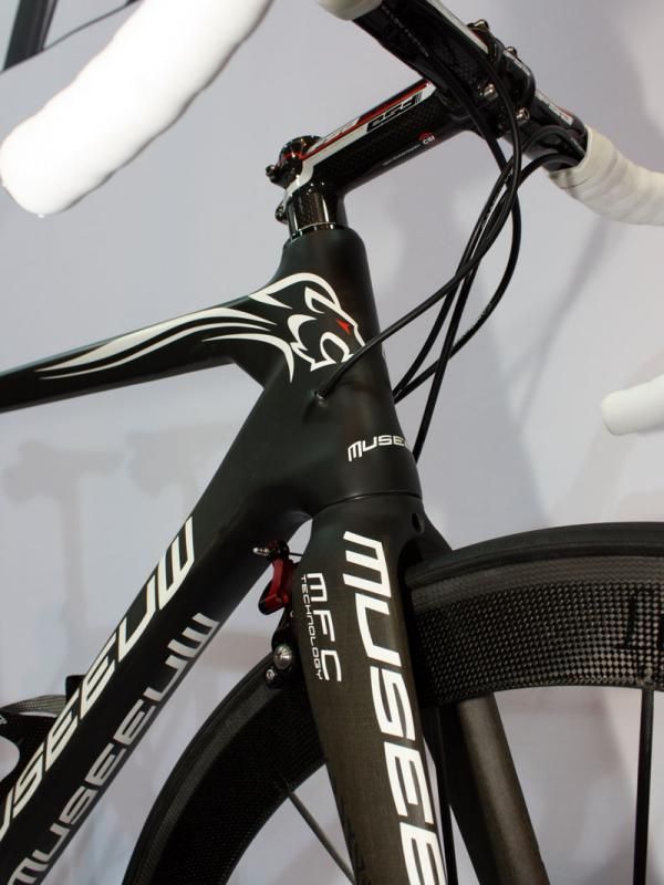 The new Museeuw MF-XX gets a tapered head tube and internal cable routing.