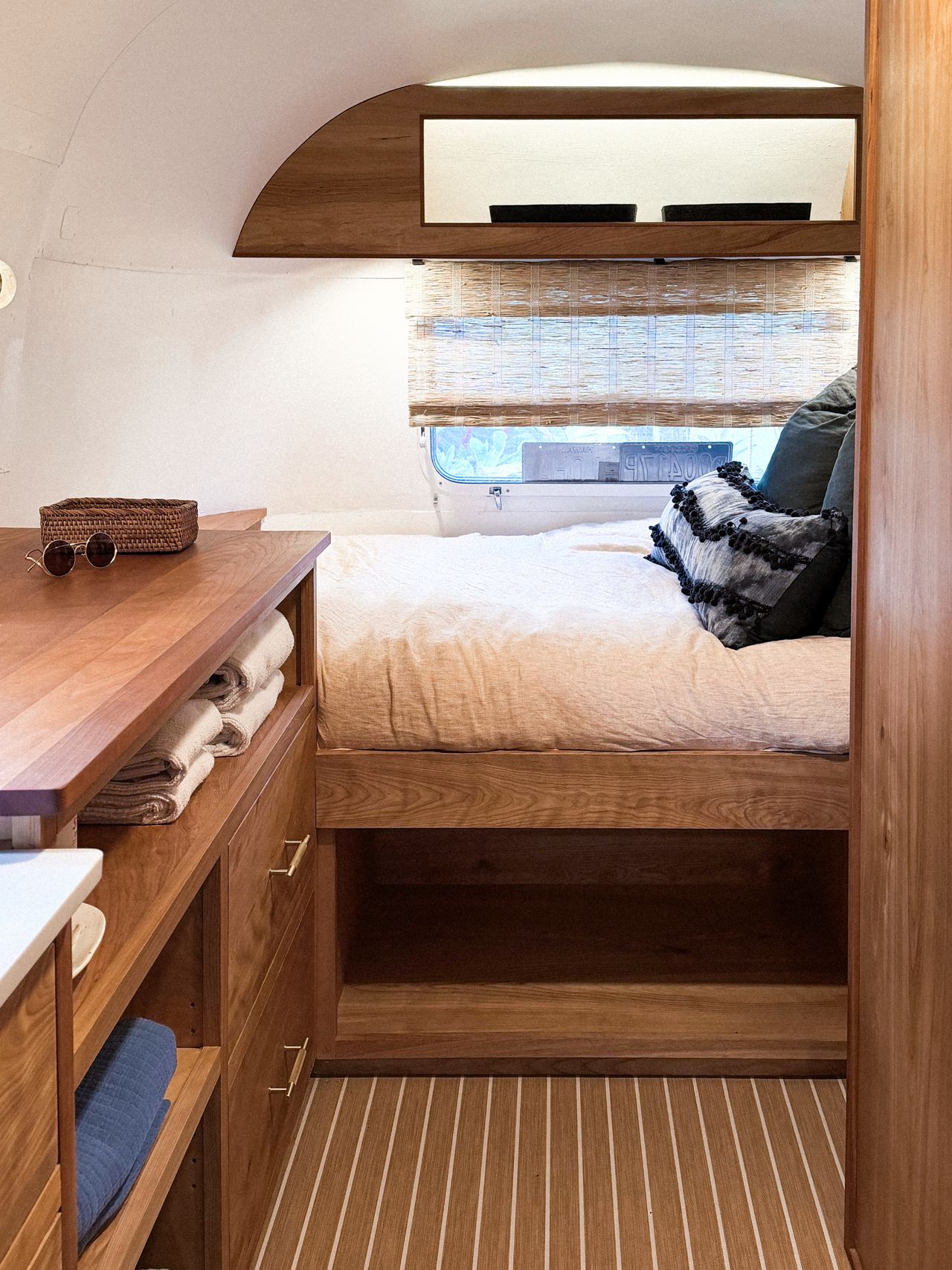 Details of Perpetually Devastated's Halcyon Airstream