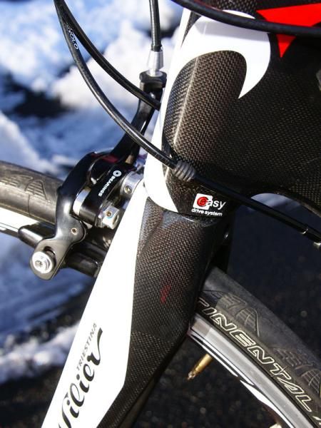 The Cento Uno doesn't use a tapered steerer but the lower head tube area is reinforced for excellent steering precision