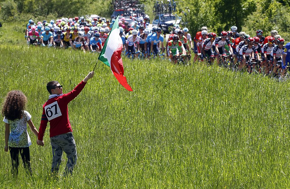 The peloton during stage 9 at the Giro d'Italia