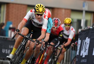 Jon Mould chases, Tour Series 2016, Stoke-on-Trent