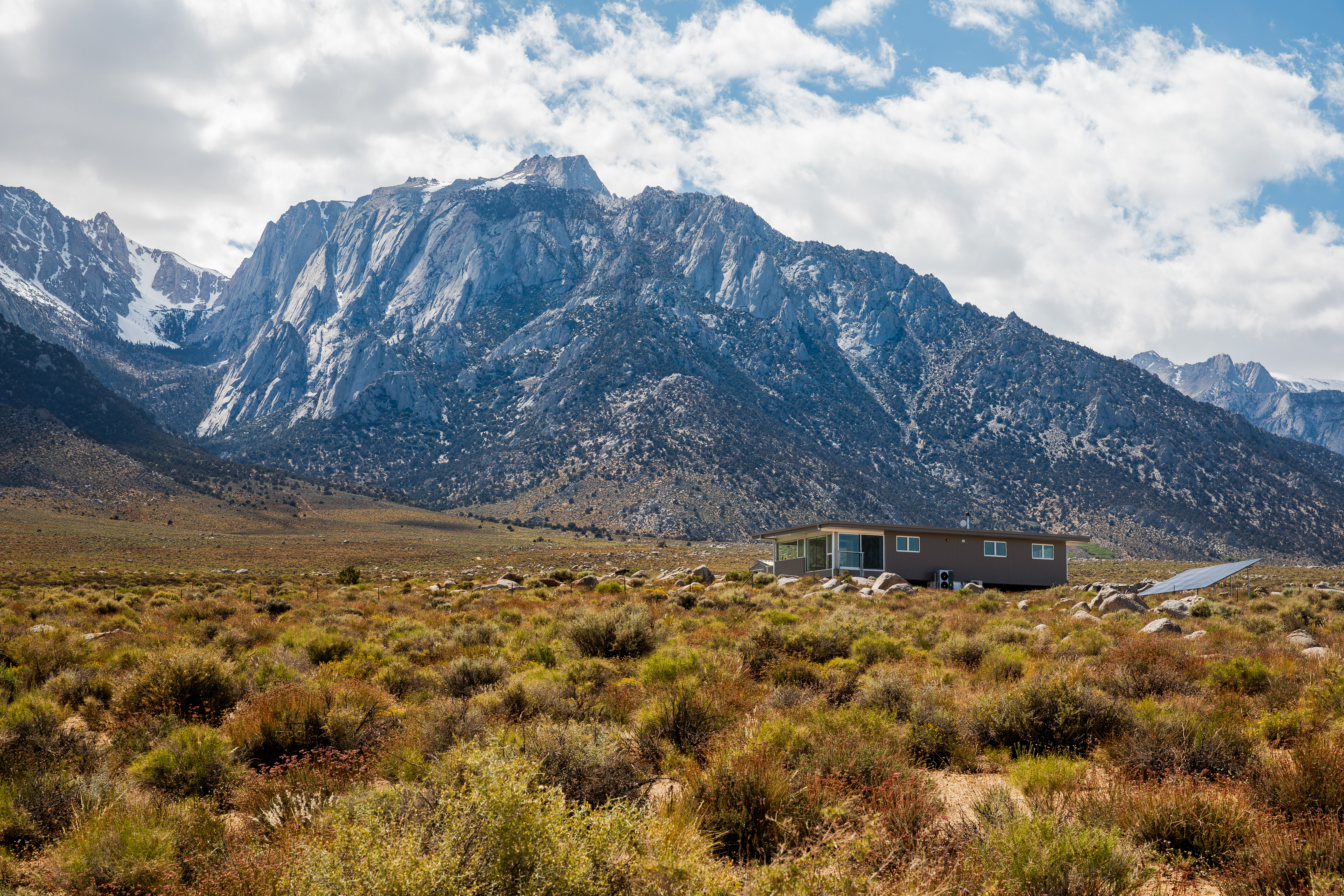 Linda Taalman house and its views of mountains in the american west
