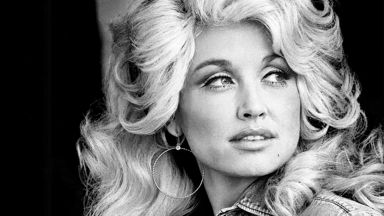 Dolly Parton in 1977