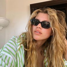 @sofiagrainge with jam blonde hair