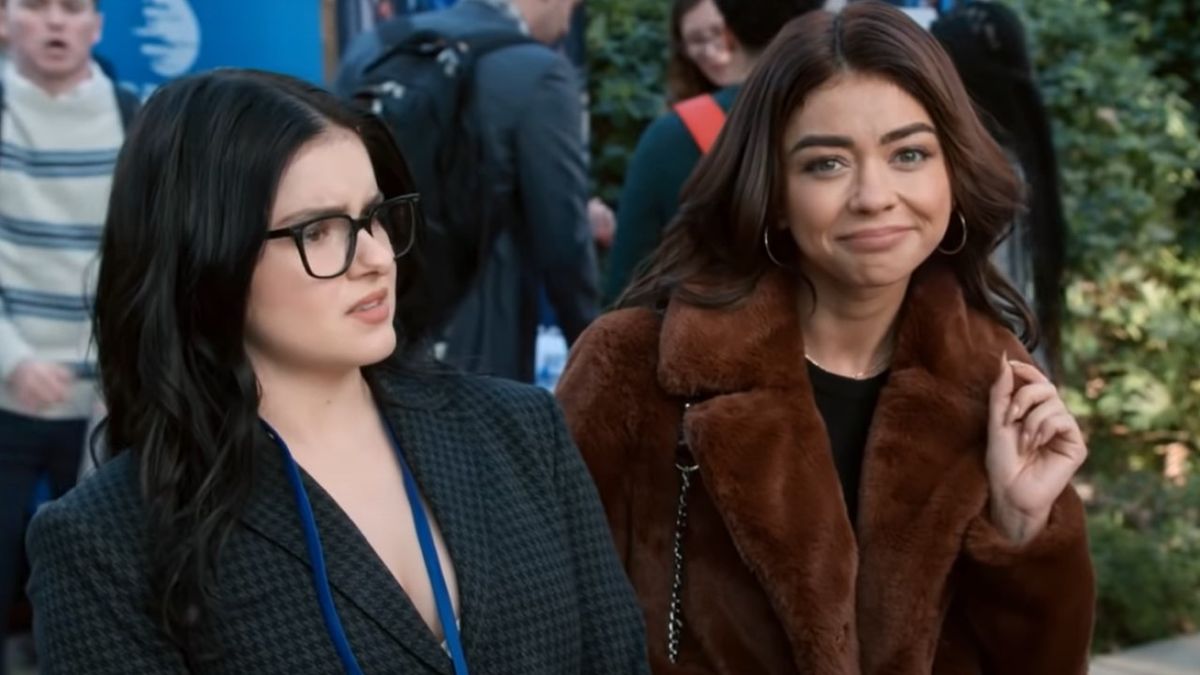 Modern Family’s Ariel Winter And Sarah Hyland Have A Sweet Exchange ...