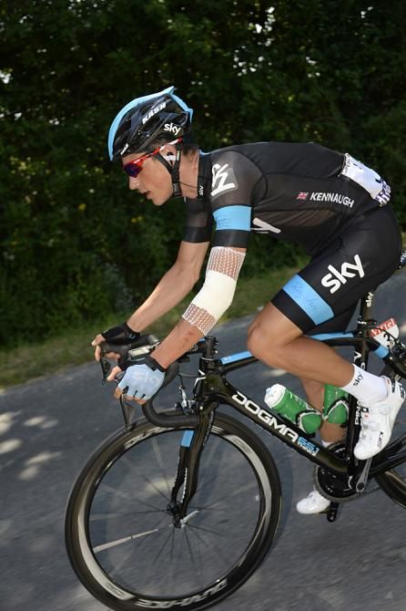 Peter Kennaugh (Sky) bandaged up after his stage 9 crash, did a lot of work today