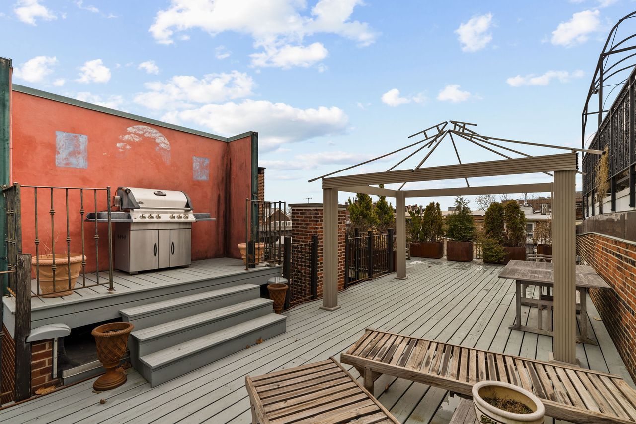 A home for sale on Delancey Place in Philadelphia.