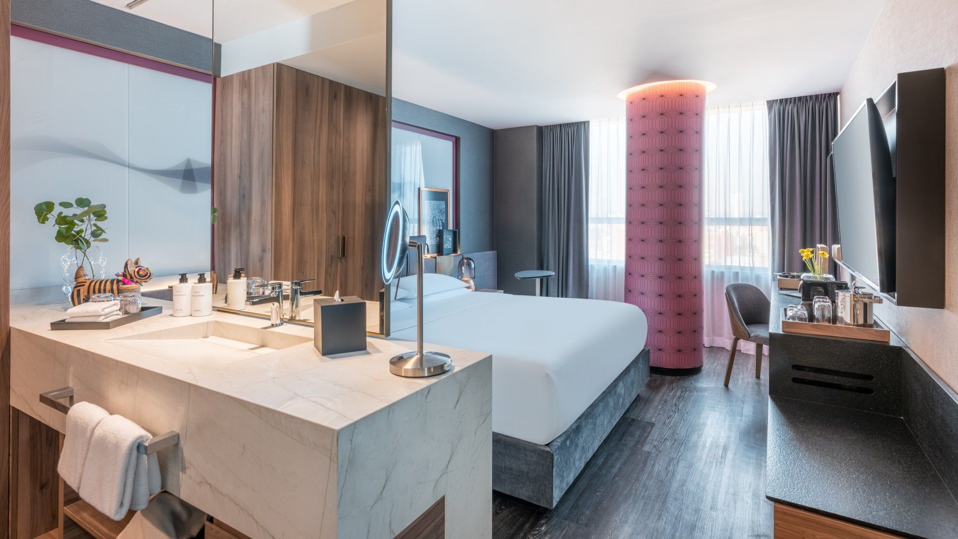 Hotel room with pink pillar in Andaz Mexico City Condesa