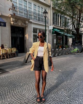 Stylish shorts outfits: @aidabadji_