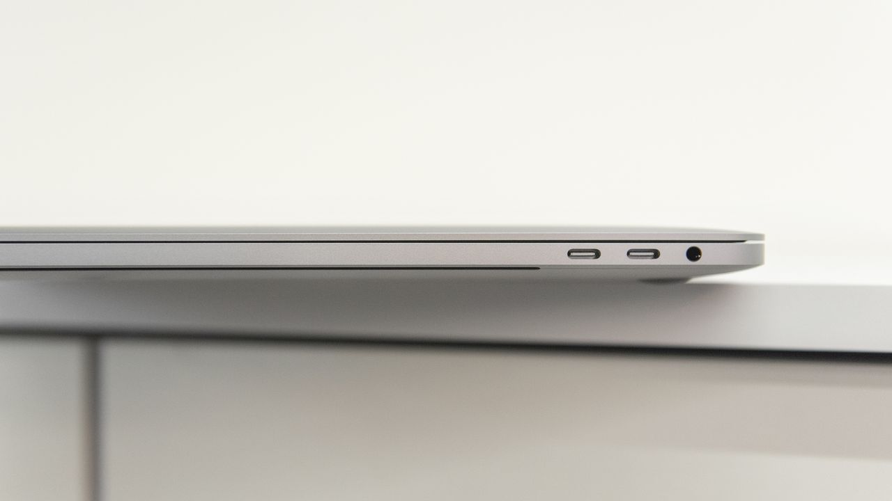 Close up of the ports on the right-hand side of the Apple MacBook Pro 15in (2018)