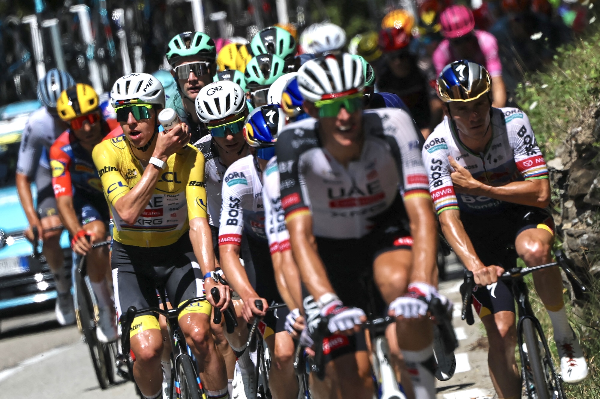 Race leader Tadej Poga&amp;#269;ar tries to cool down in the peloton