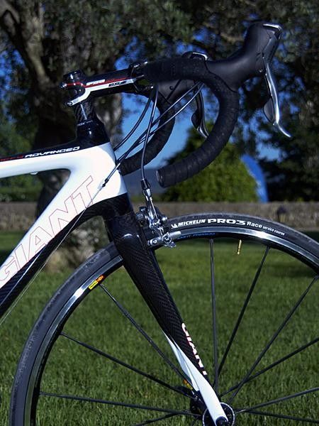 The front end of the Defy Advanced isn't quite as humungous as the TCR bikes and provides a noticeably softer ride.