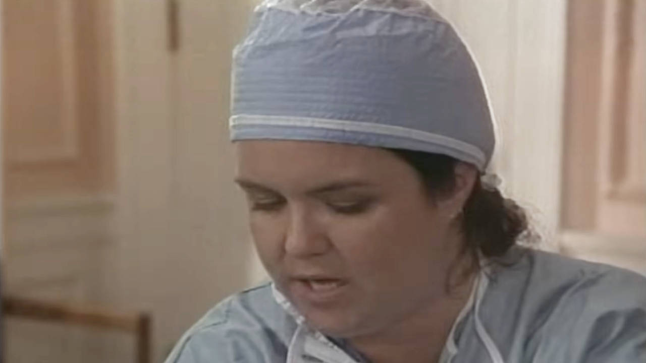 Rosie O'Donnell kā pieaugušā Roberta piegādā Krissija bērniņu.