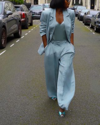 Dress to impress outfits: @amagodson_a wears a blue suit