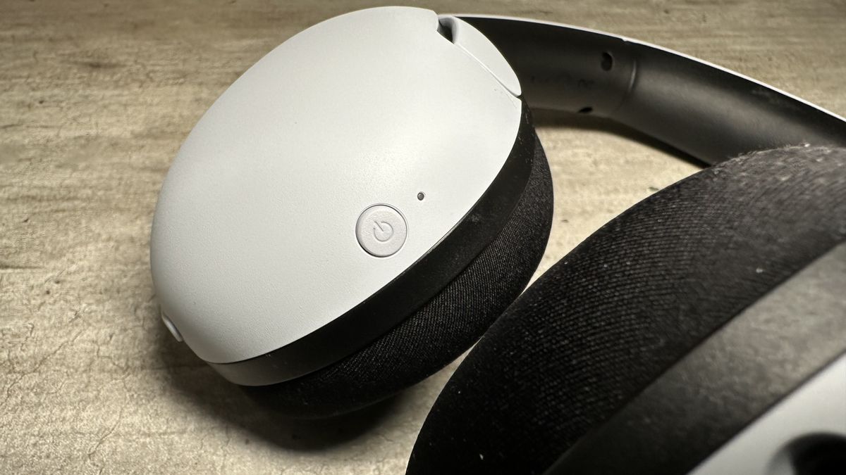 Sony Inzone H5 - power button