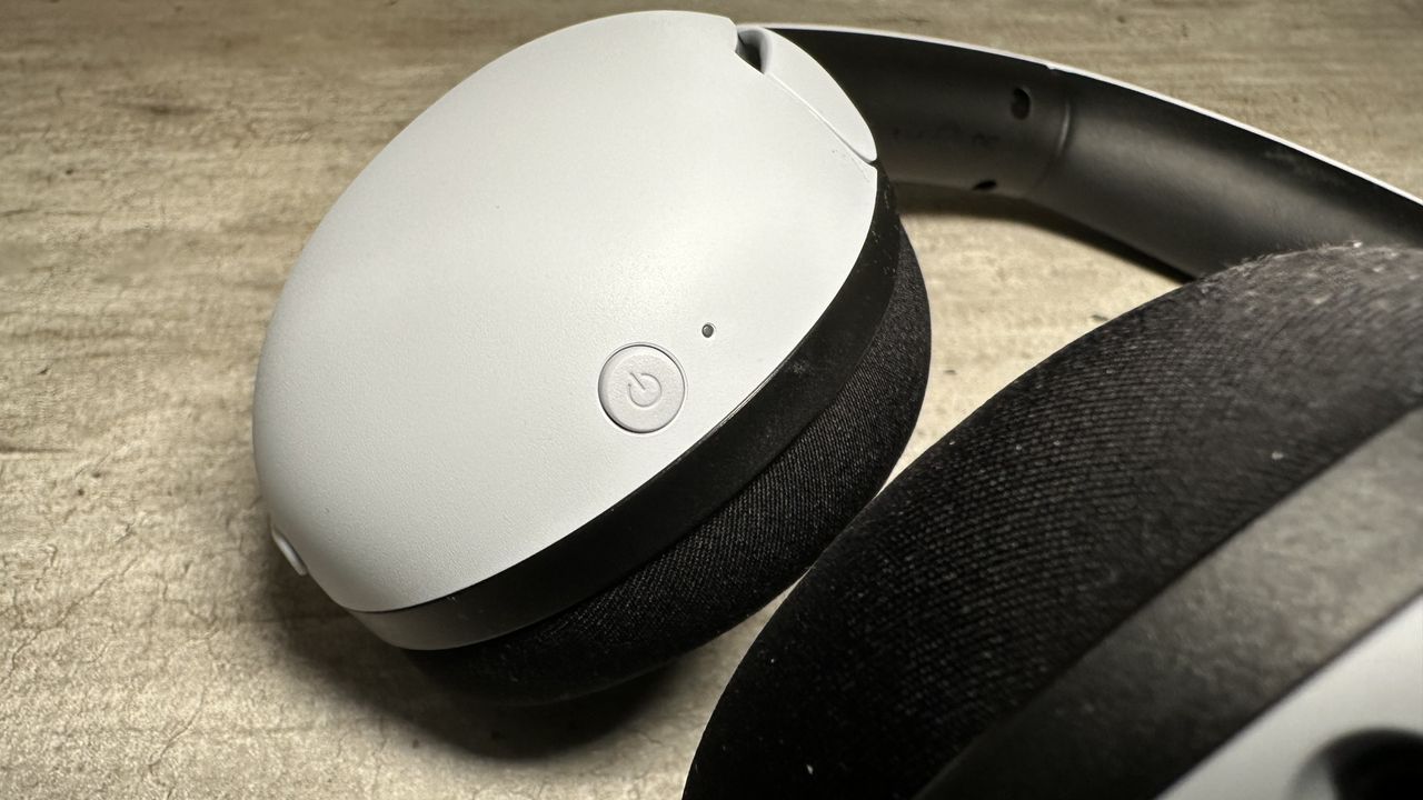 Sony Inzone H5 - power button