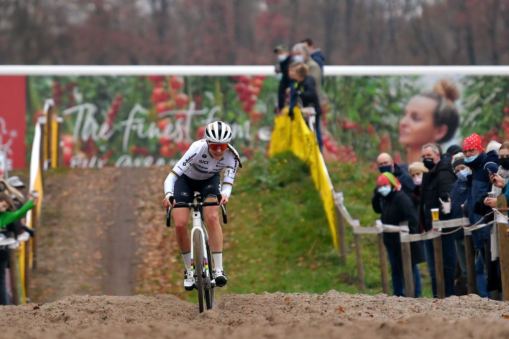 RIJKEVORSEL BELGIUM NOVEMBER 20 Lucinda Brand of The Netherland and Team Baloise Trek Lions competes during the 10th Superprestige Merksplas 2021 Womens Elite Superprestige2022 SPMerksplas on November 20 2021 in Rijkevorsel Belgium Photo by Luc ClaessenGetty Images