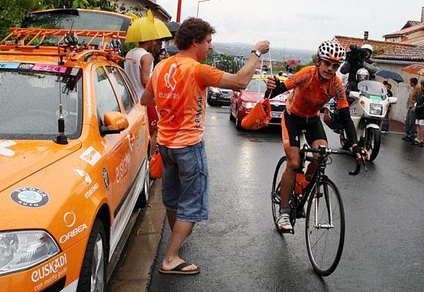 Amets Txurruka (Euskaltel-Euskadi) getting his feed safely, as he was in the break.