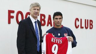 Jose Antonio Reyes signs for Arsenal