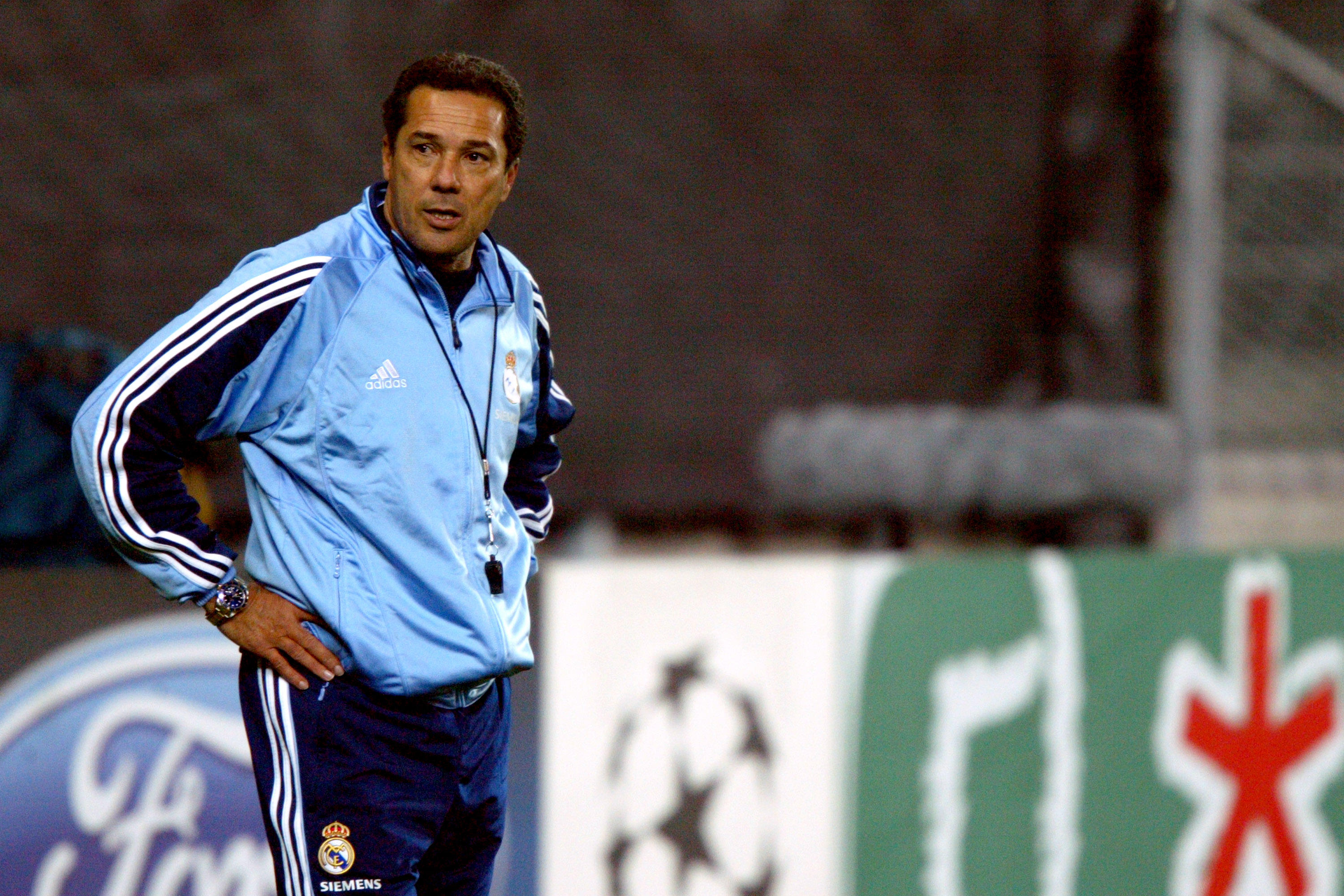 Vanderlei Luxemburgo as manager of Real Madrid in 2005