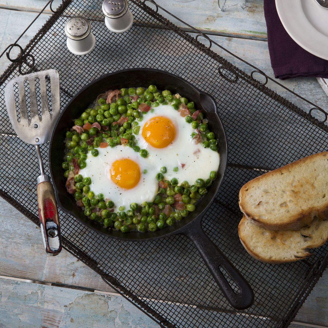 Jose Pizarro&#039;s Baked Eggs with Jamon, Peas and Tomatoes