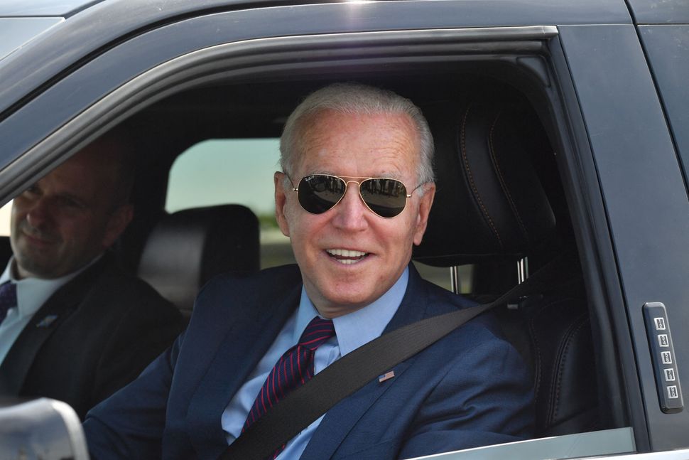 Biden executive order demands 50 electric cars by 2030 — pushes new