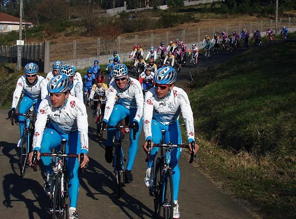 Xacobeo Galicia rides with 200 locals.