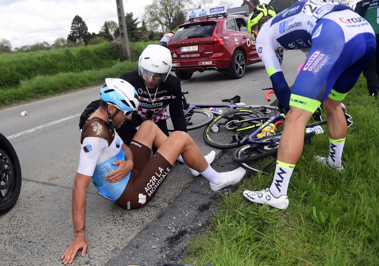 Stijn Vandenbergh (AG2R La Mondiale) on the floor