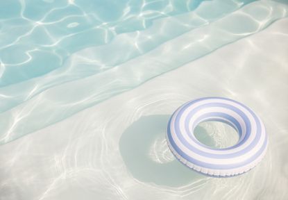 An inflatable pool ring