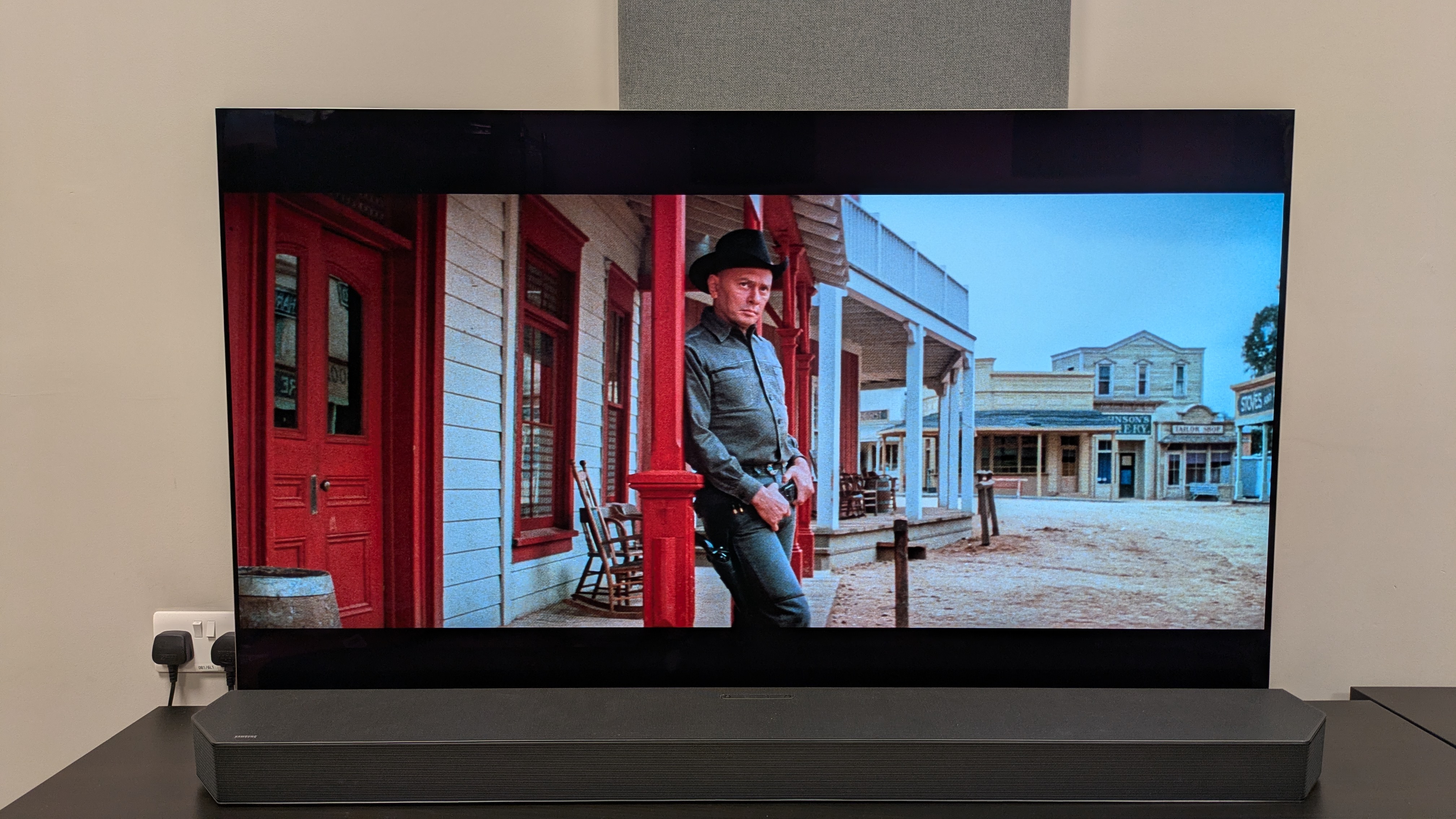 Westworld (1973) 4k Blu-ray on LG G5 showing Gunslinger outside red building 