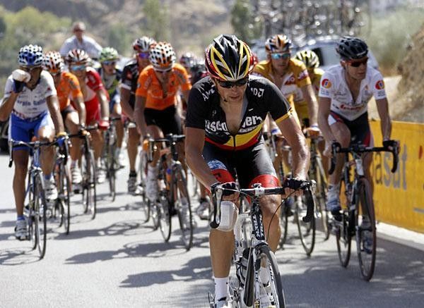 Stijn Devolder (Discovery Channel) was going a bit better than on the day when he lost the jersey oro.