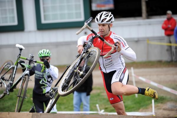 Colin Reuter (crossresults.com p/b JRA Cycles) captures footage of the elusive Wilichoski (cyclocrossworld.com).