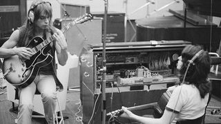 Steve Howe (left) and singer Jon Anderson record ‘Fragile‘