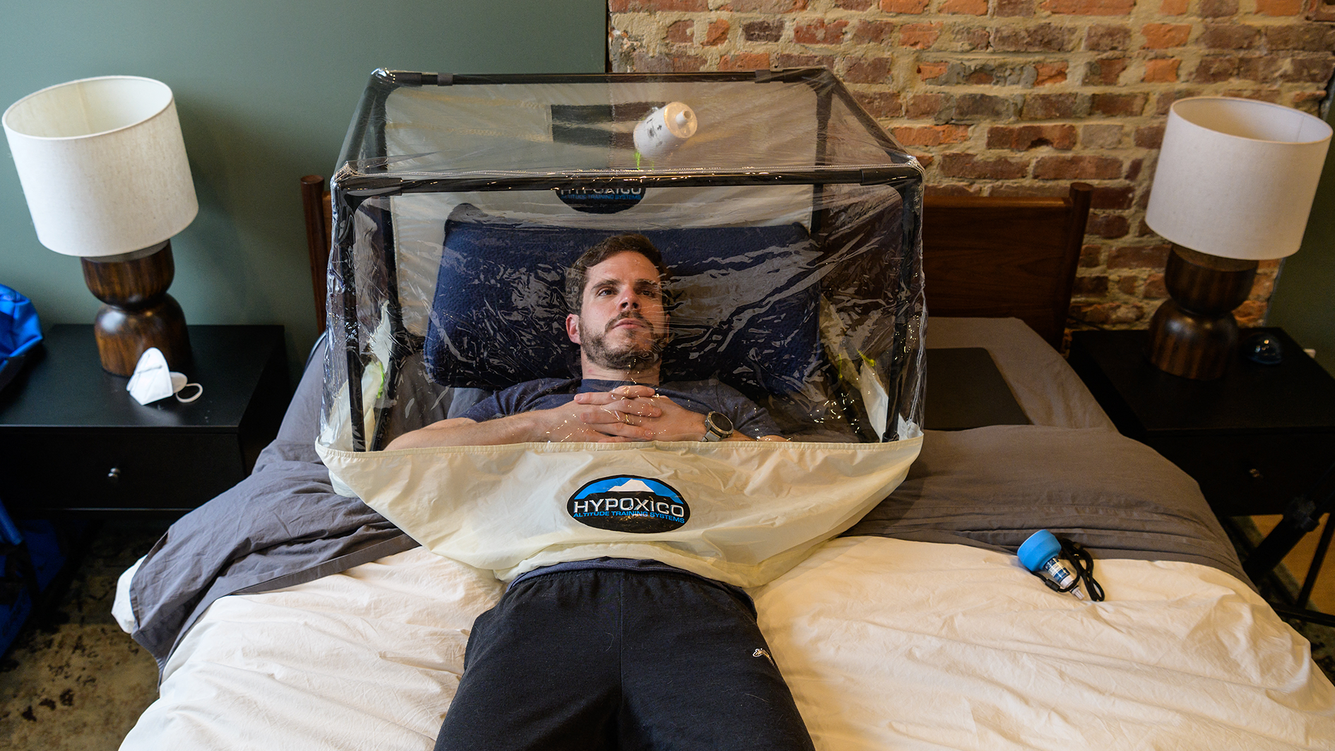 Hypoxic tent